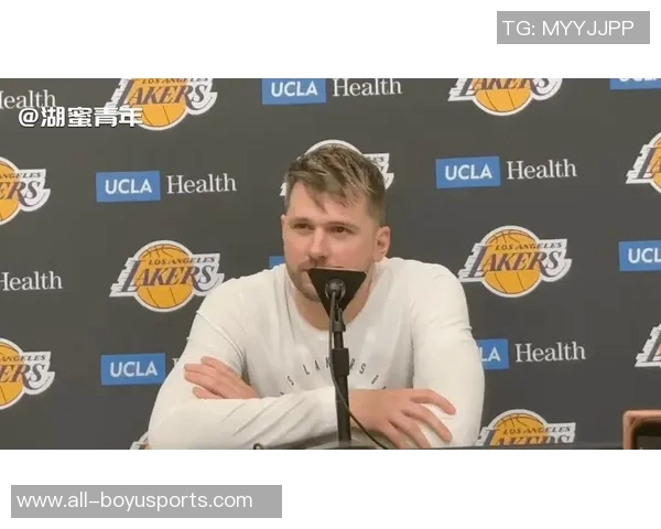 东契奇能否赛季场均40分引热议里夫斯称赞他的表现令人难以置信