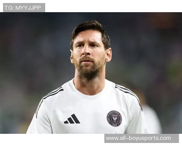 梅西社交媒体分享2026年世界杯用球宣传照引发热议