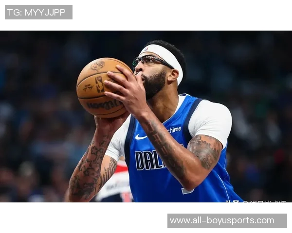 浓眉寄语弗拉格希望他放松心态未来将由他承担重任