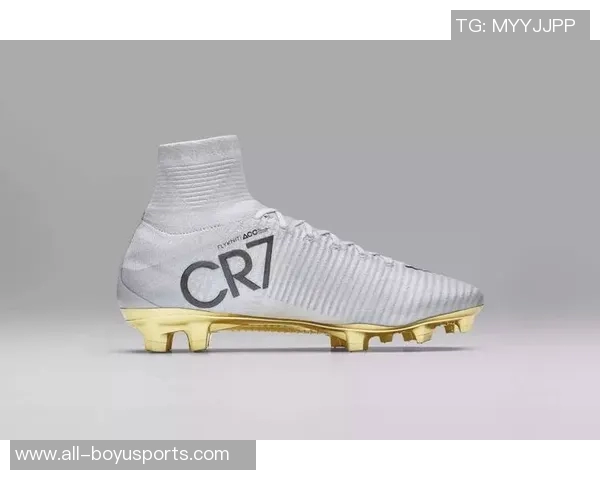 耐克明年将推出金色C罗战靴引发球迷热议