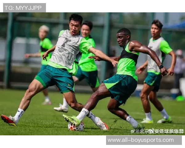 北京国安冬训在海口逐步升温球队状态渐入佳境备战新赛季 北京国安冬训在海口逐步升温球队状态渐入佳境备战新赛季