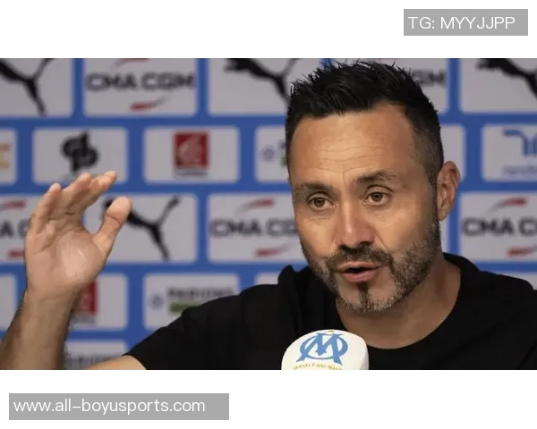 德泽尔比或在更衣室公开羞辱球员此前对格林伍德的做法引发关注 德泽尔比或在更衣室公开羞辱球员此前对格林伍德的做法引发关注